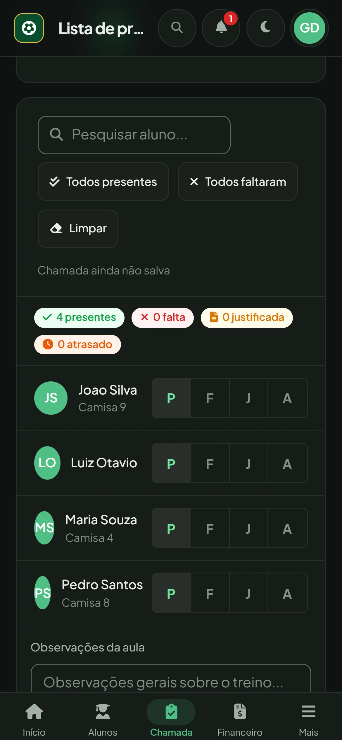 Tela real da chamada no celular: busca de aluno, botões Todos presentes e Todos faltaram, o contador da turma e a lista com um toque para presente, falta, justificada ou atrasado.